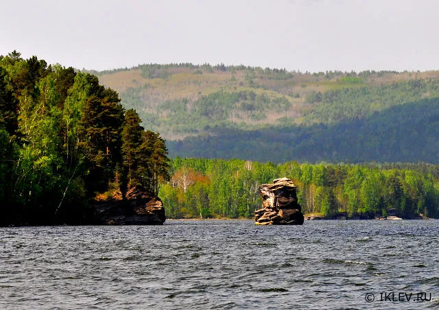 Челябинская обл., озеро Иткуль, Шайтан камень